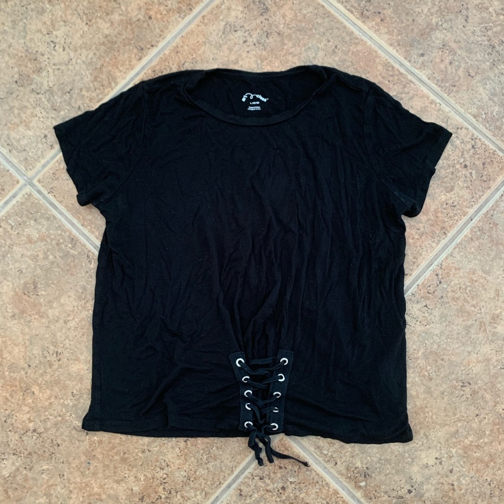 Black shirt sleeve T-shirt